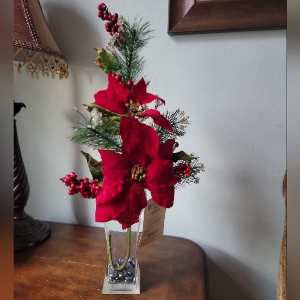 Magnificent Magnolia Poinsettia, Berries and Pine